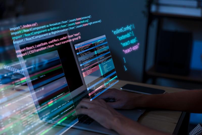 Computadora con programa de diseño de software