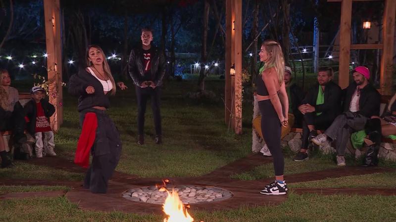 Chama le baila Chuchuka a Gabrieli para molestar