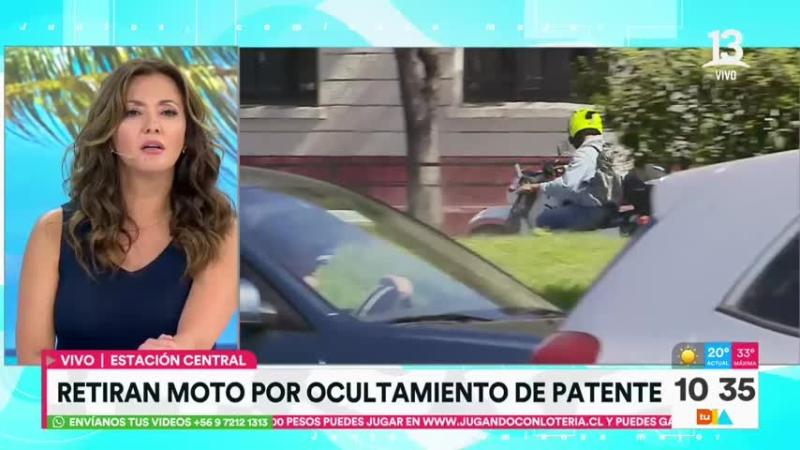 Priscilla Vargas reaccionó sorprendida al ser captado un motorista escapando de la fiscalización vehicular en la Alameda, Estación Central