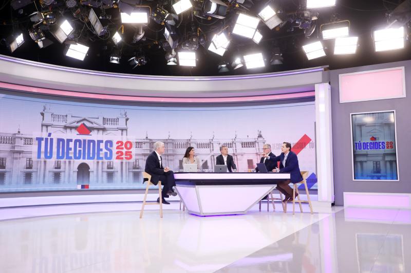 Teletrece y Mesa Central realizan gran cobertura por elecciones 2025.