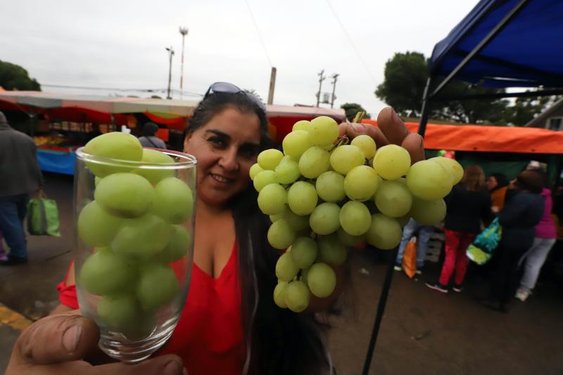 Comer 12 uvas es una cábala de Año Nuevo. Ropa interior amarilla. Créditos: Agencia Uno