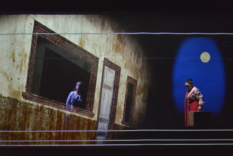 Escena de la obra La contadora de películas: Teatro CA660 y Fundación CorpArtes.