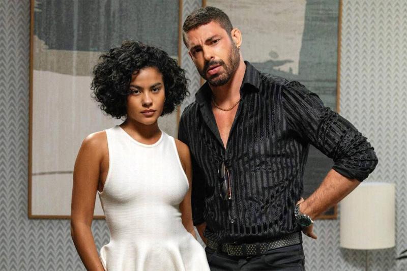 Cauã Reymond y Bella Campos, actores de "Vale todo"