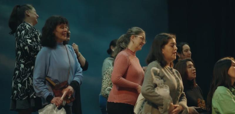 "Teatro Abierto" llega a 13C: una mirada íntima a los artistas y oficios que dan vida al Teatro Municipal de Santiago.