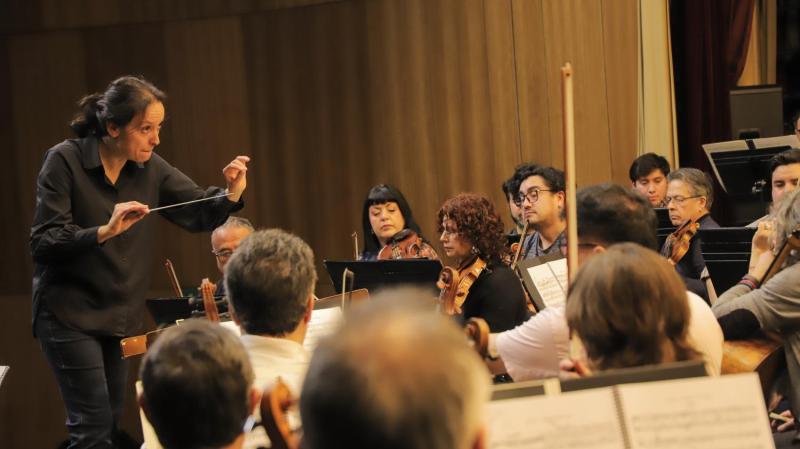 Alejandra Urrutia vuelve a Concepción para dirigir un encuentro musical entre Chile, el clasicismo y Francia.