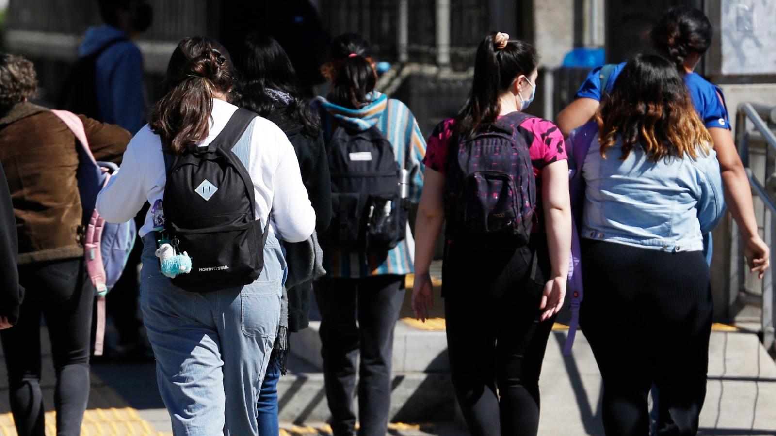 ¿Cómo se puede suspender el cobro del CAE? 