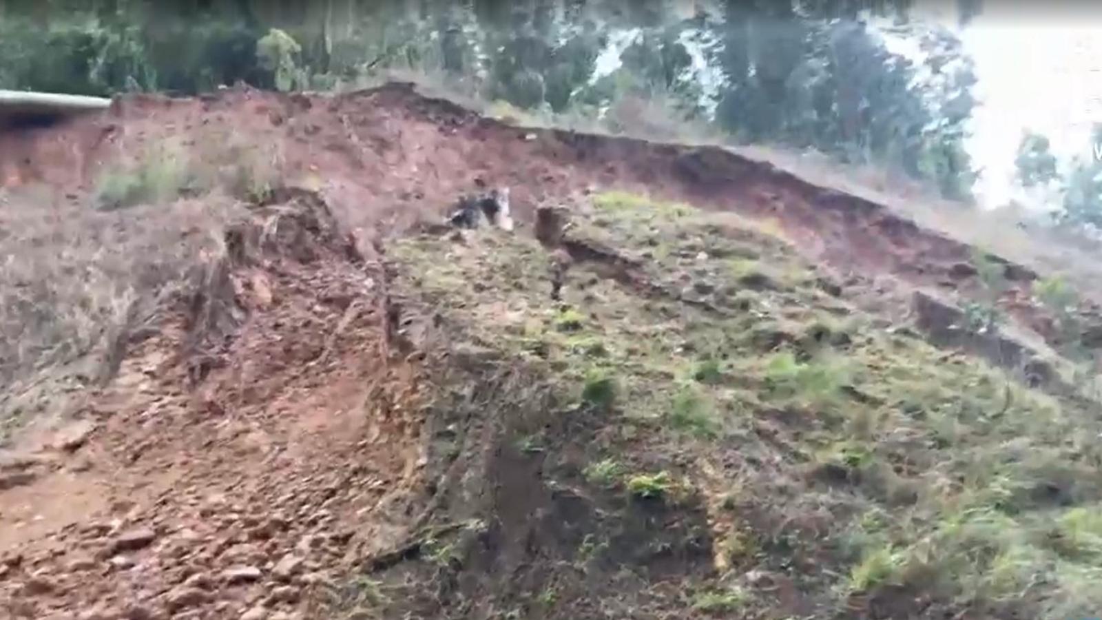 Preocupación en Penco por deslizamiento de cerro sobre edificios 