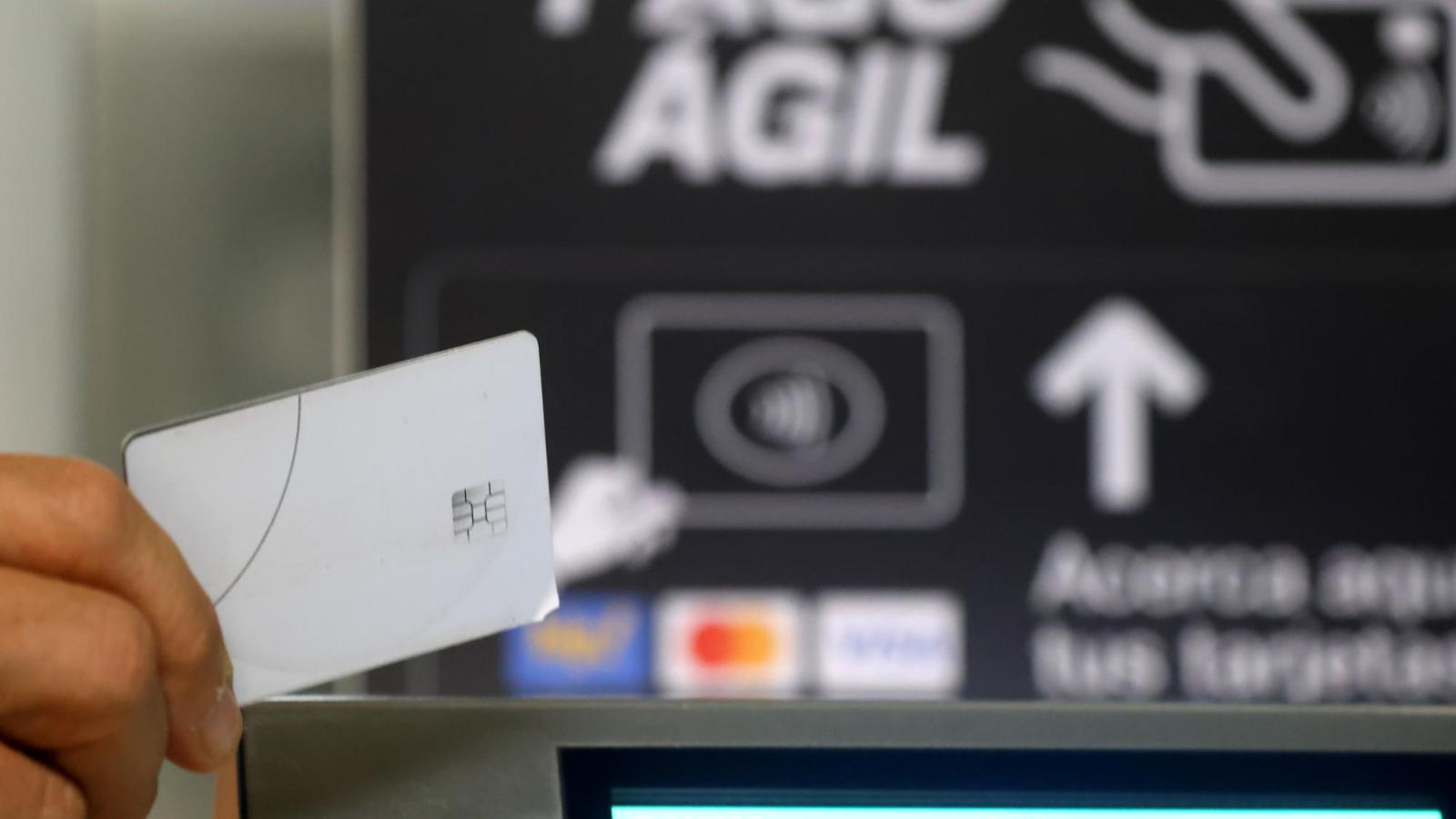 Tarjetas de crédito y débito: por qué recomiendan envolver en papel aluminio - Aton