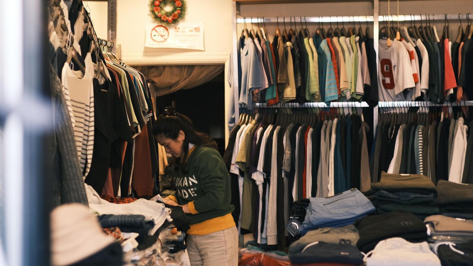 Tienda de ropa anuncia cierre en Santiago - Foto Pexels