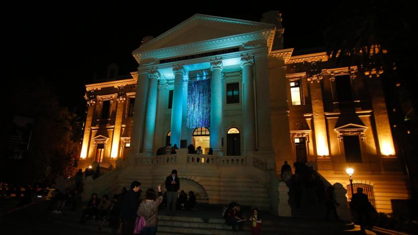Museo Nacional de Bellas Artes de noche. Créditos: Agencia Uno. 