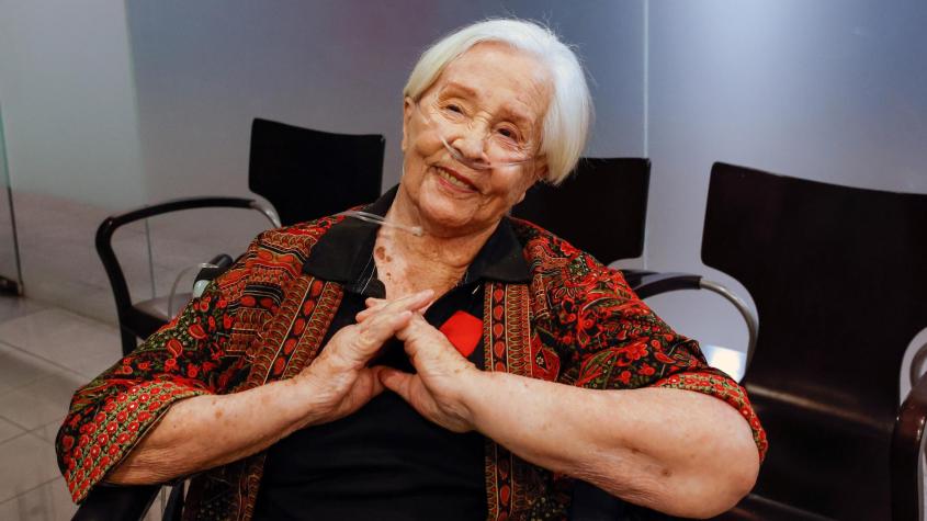 Delfina Guzmán es homenajeada por la Universidad de Chile. Créditos: Prensa UCHILE.