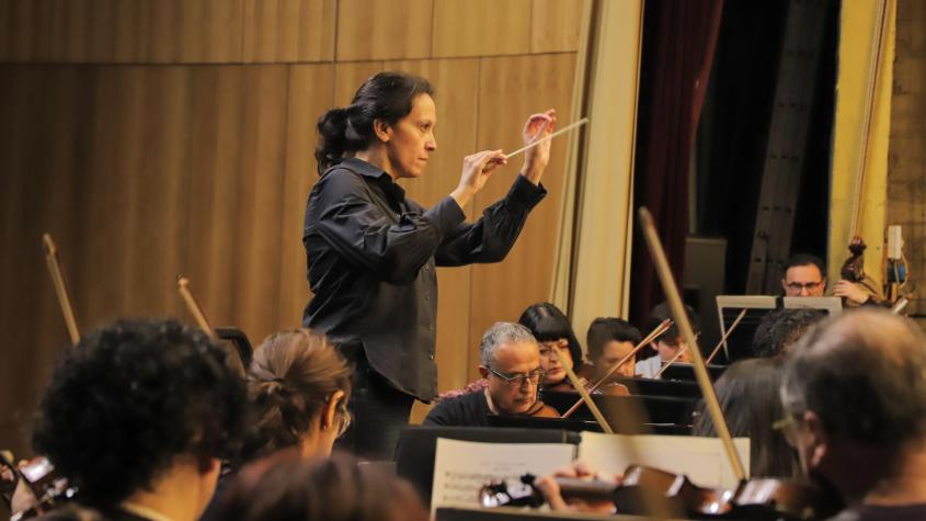 Alejandra Urrutia vuelve a Concepción para dirigir un encuentro musical entre Chile, el clasicismo y Francia.