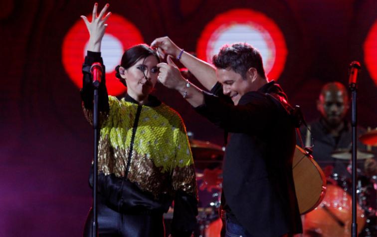 Alejandro Sanz sale en defensa de Javiera Mena tras criticado dúo