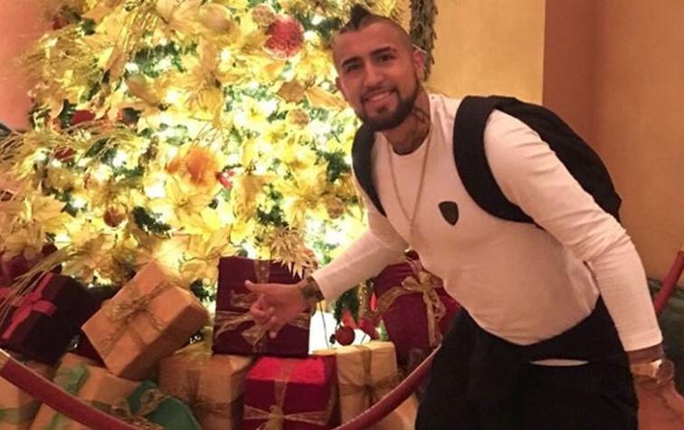 Hasta en vacaciones Arturo Vidal demuestra sus dotes futbolísticos