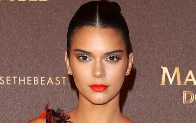 Kendall Jenner llama la atención en Cannes mostrándose en colaless 