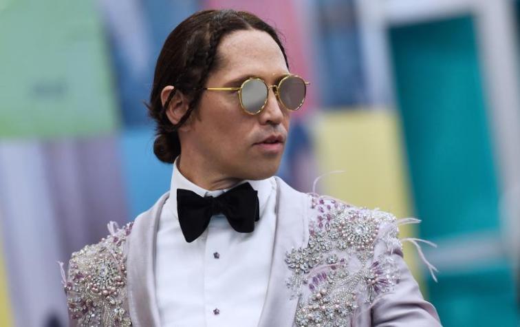 Di Mondo se lució con traje de plumas en los CFDA Awards