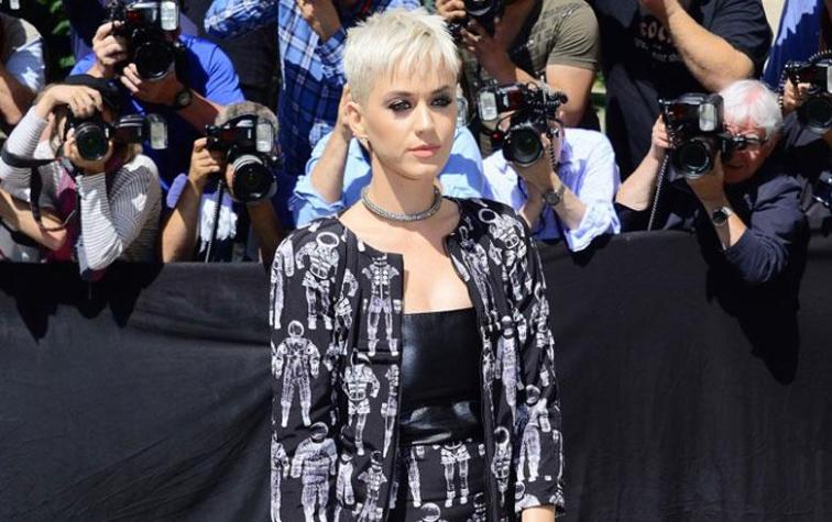 Katy Perry se luce en bikini y cien por ciento al natural