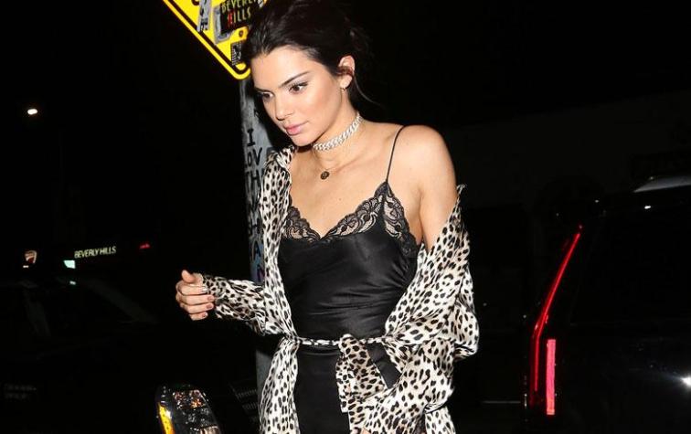 Kendall Jenner revive icónico cintillo noventero