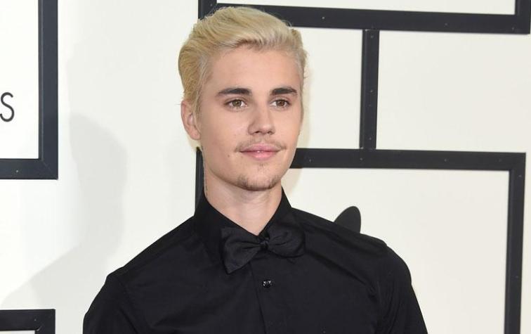 Captan a Justin Bieber a los besos con su pastor