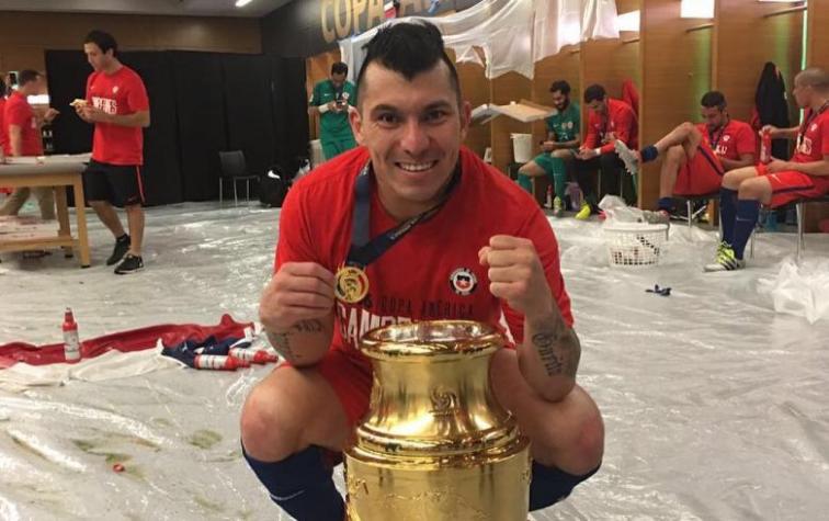 El tierno gesto de Gary Medel con una carabinera