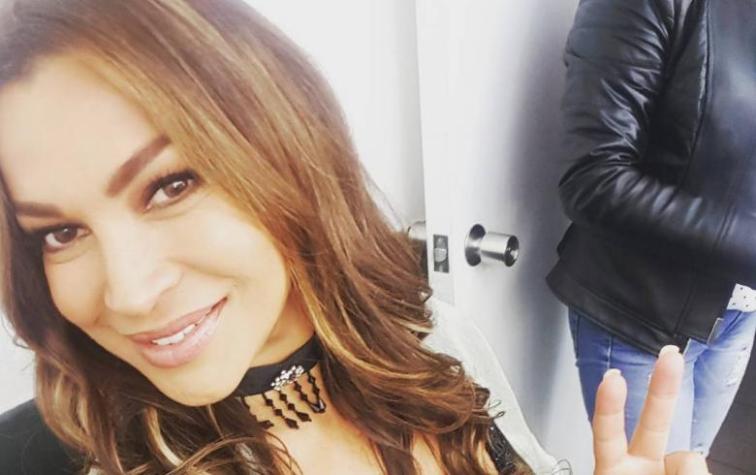 Marlen Olivari vistió traje típico para bailar con su hijo en actividad escolar 