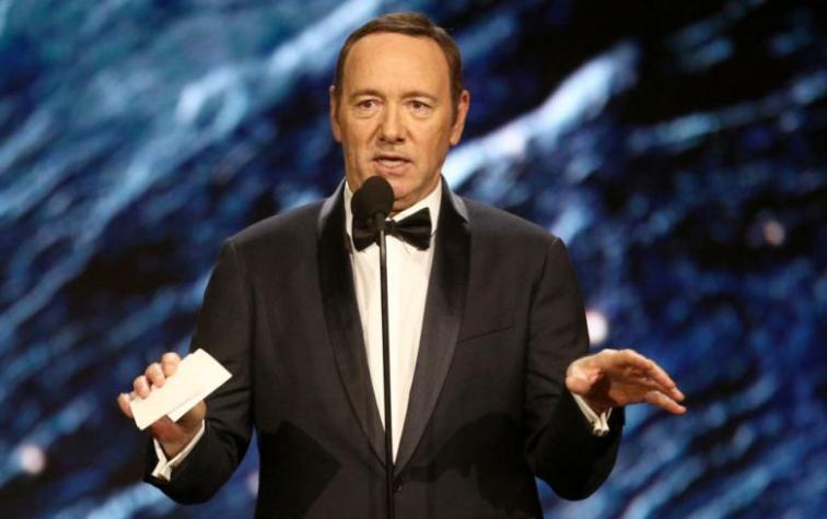 Kevin Spacey revela homosexualidad y se disculpa tras acusación de acoso