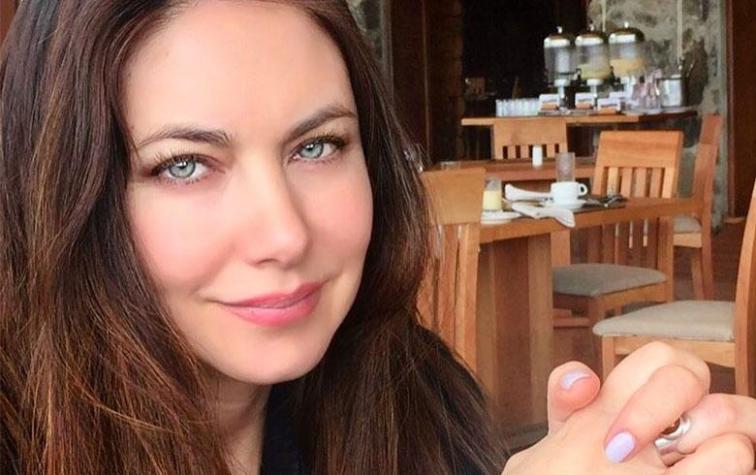 Mónica Godoy llegó con su clon a evento