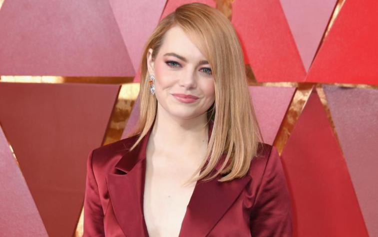 Emma Stone se atreve con pantalones en los Oscar 2018