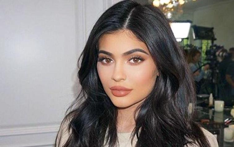 Kylie Jenner posa semidesnuda y enciende las redes sociales con nuevo look