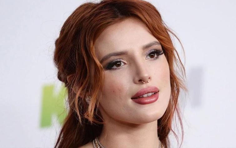 Bella Thorne llega en ropa interior y con cola peluda a Coachella