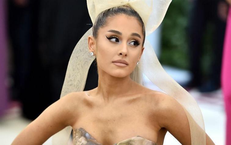 Ariana Grande olvidó a su ex novio en los brazos de reconocido comediante