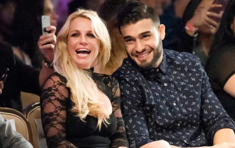 Britney Spears y su novio tienen el perfecto video de ejercicios en pareja