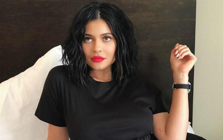 Kylie Jenner compró portabebé de lujo para cargar a su hija