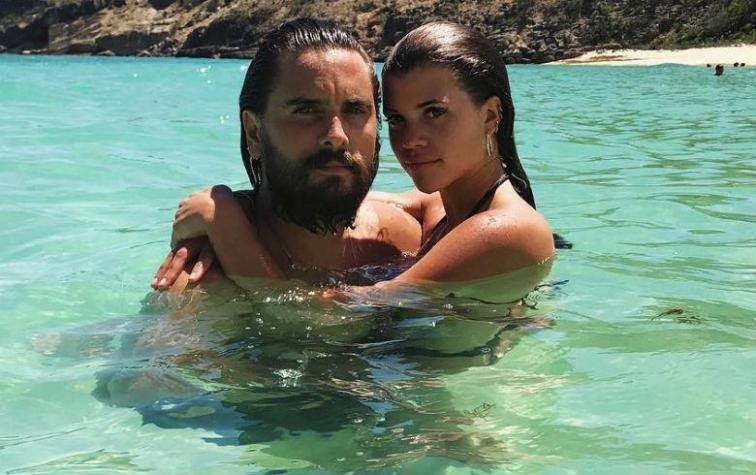 Scott Disick "paparazzea" a Sofia Richie en diminuto bikini