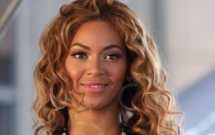 Beyoncé resalta sus curvas en cómodo look urbano