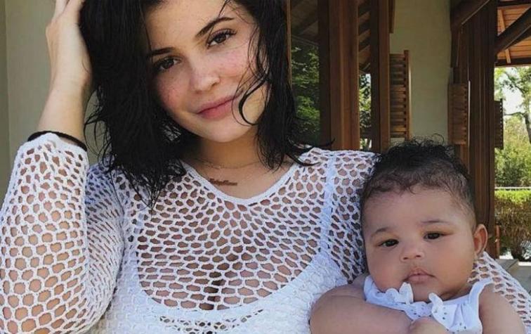 Hija de Kylie Jenner tiene más de 20 zapatillas a sus cinco meses de edad