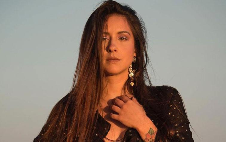 Denise Rosenthal luce braless con encendido y ajustado body