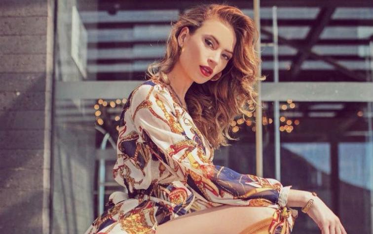 Julia Fernandez impacta en redes sociales con osado topless