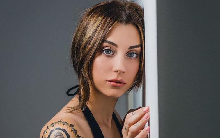 Gemma Collao luce tendencia del glitter como sostén  