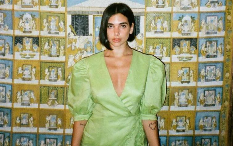 Dua Lipa enciende las redes sociales con foto junto a su novio