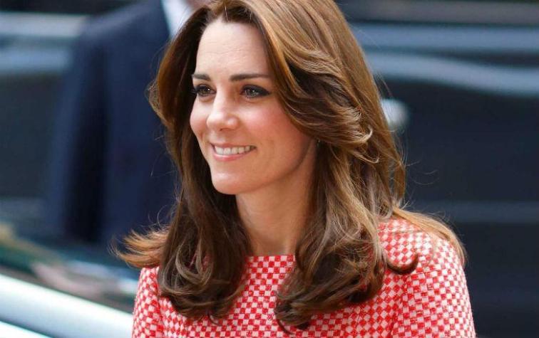 Las cuatro cosas que Kate Middleton lleva en su cartera