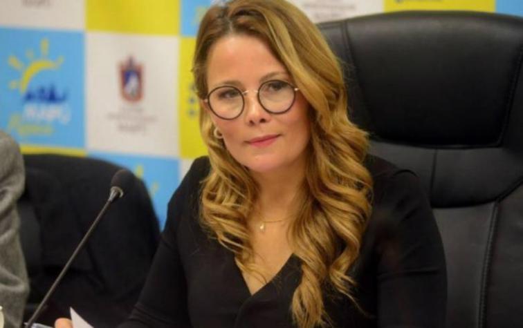Cathy Barriga defiende sus estudios universitarios