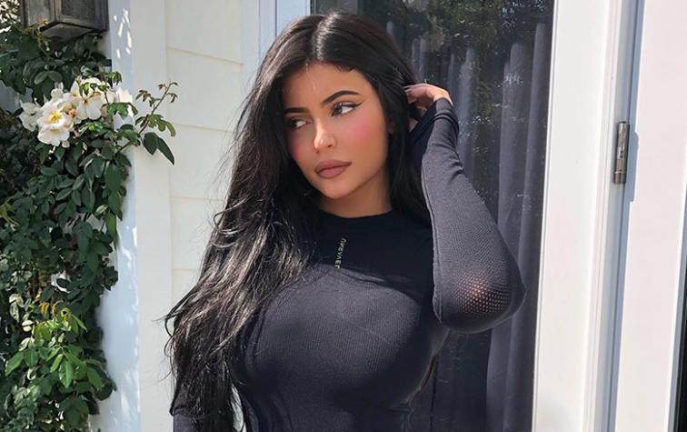 Kylie Jenner revela el verdadero largo de su pelo