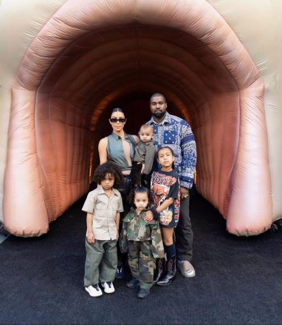 Kim Kardashian hace un tour de la impresionante sala de juegos de sus hijos