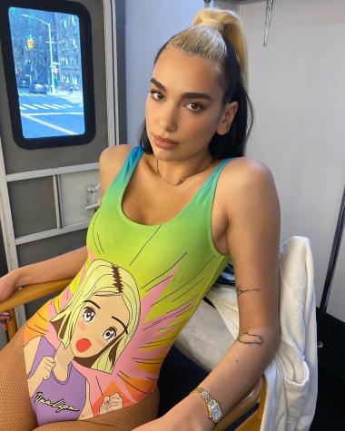 Dua Lipa sorprende con nuevo cambio de look