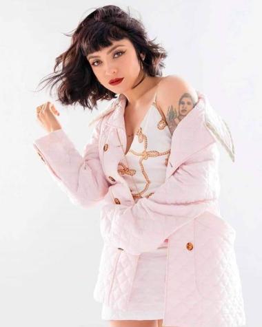 Mon Laferte posa para la portada de Cosmopolitan México