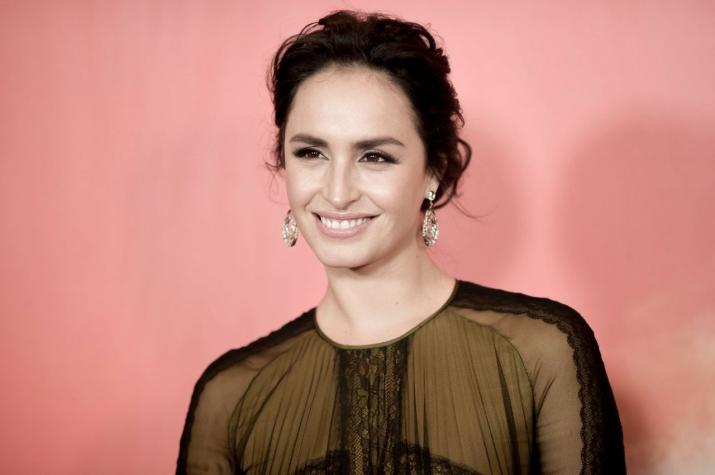 Fernanda Urrejola comparte beso con su novia y se defiende de las críticas