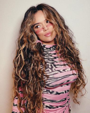 Karol G recibe ola de críticas por desafortunado comentario contra el racismo