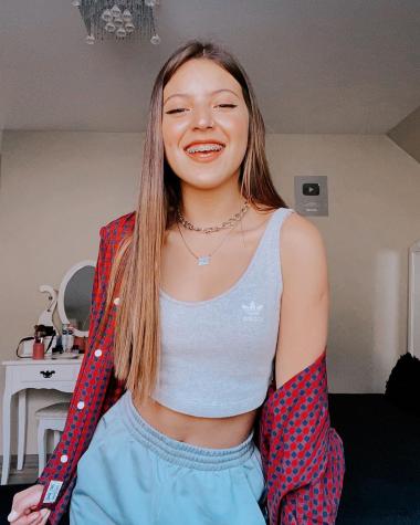 Ignacia Antonia recibe elogios por fotos sin brackets