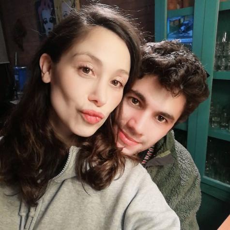 Yamna Lobos confeccionó lindo bikini para mostrar el primer baño de su hija